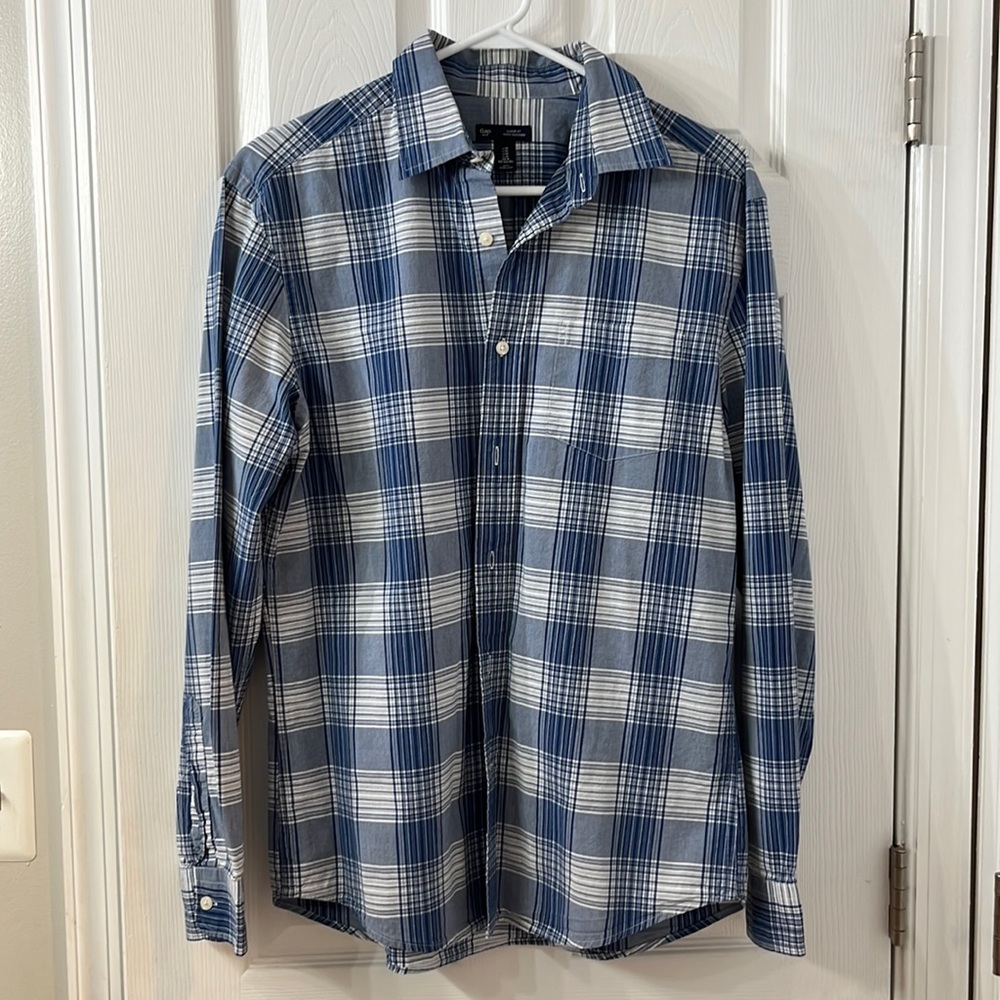 Men’s Gap Shirt Size Medium